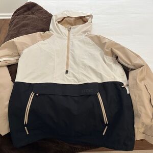 STOIC snowboard shell women’s size small